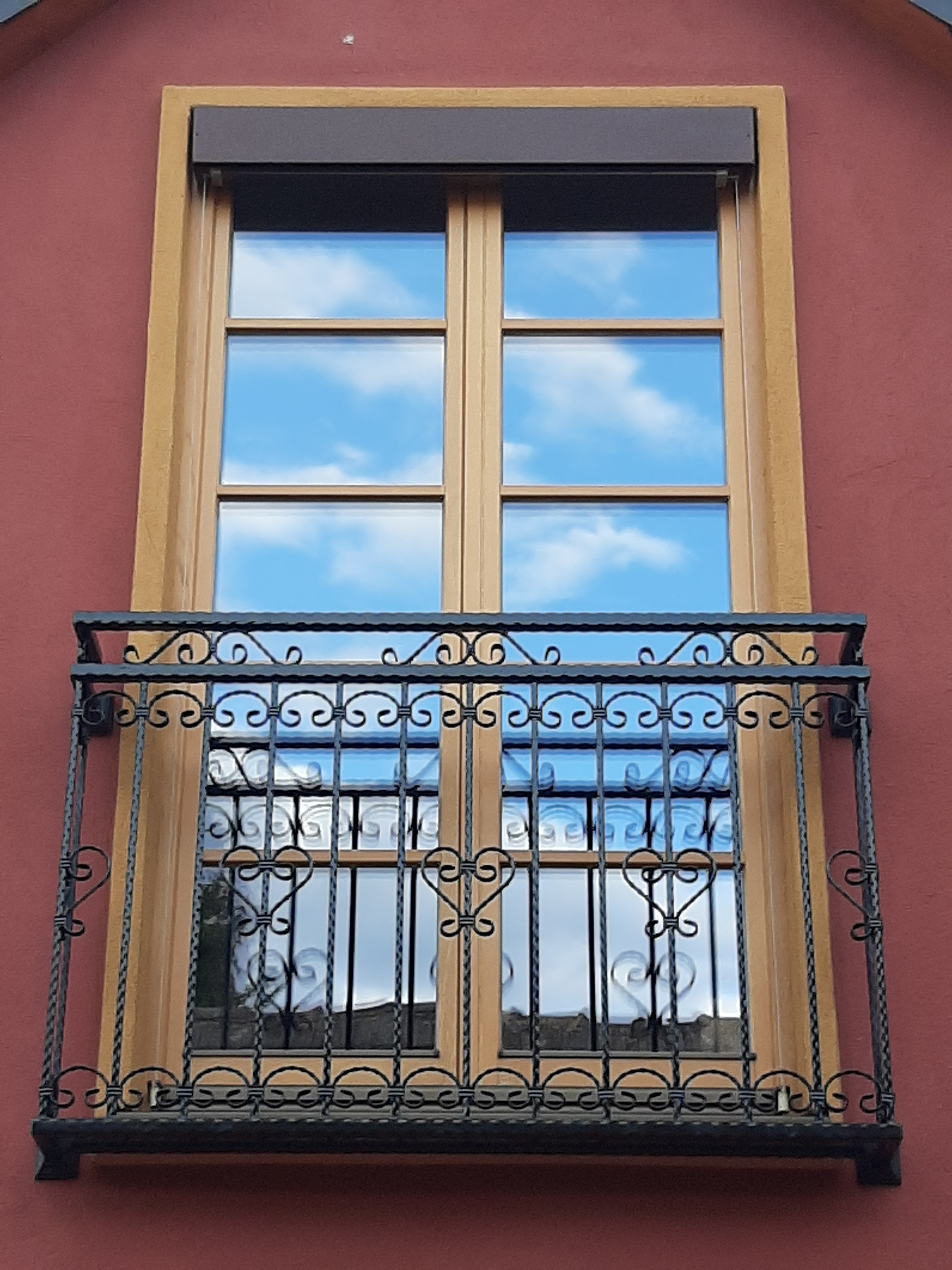 Kované zábradlí na francouzská okna