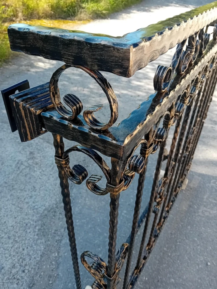 Kované zábradlí na francouzské okno – Francouzský balkon z oceli, na míru (výška 110 cm)